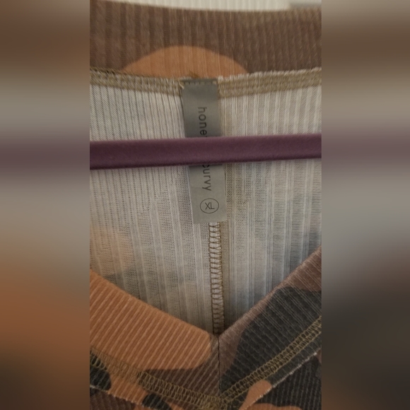 Honeyme Top - Picture 2 of 4